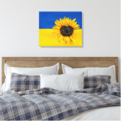 Ukraine-Flagge mit Herzsonnenblume Leinwanddruck (Insitu (Schlafzimmer))