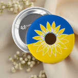 Ukraine Flaggengelbe Sonnenblumen Nationale Blume Button<br><div class="desc">Design ist blau und gelb,  Ukraine-Flagge mit der nationalen Blume des Landes,  die Sonnenblume. Ein Symbol der Hoffnung und des Gebets für den Frieden.</div>