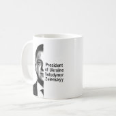 Ukraine Präsident Zelenskyy Half Portrait B&W Art Kaffeetasse (Vorderseite Links)