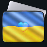 Ukraine - Unterstützung - Frieden - ukrainische Fl Laptopschutzhülle<br><div class="desc">Ukraine - Unterstützung - Freiheit Frieden - Ukrainische Flagge - Gelbes blaues Herz - Gemeinsam Freiheit Sieg! Sie können auch auf mehr als 1000 Zazzle Produkte umsteigen ! Ändern und verschieben oder entfernen und fügen Sie Elemente / Text mit Anpassungstool ! Ich stehe mit der Ukraine!</div>