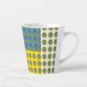 Ukraine Verspätete Tasse und ukrainische Flagge /