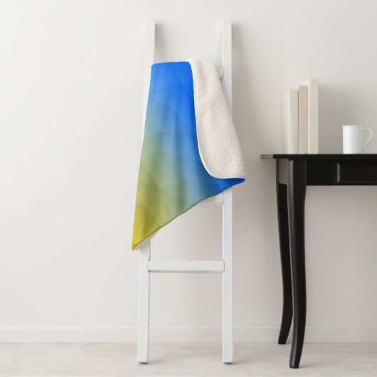 Ukraine yellow blue geometric mesh pattern sherpadecke (Beispiel)