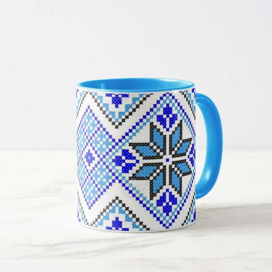 Ukrainer Vyshyvanka blaue geometrische Tasse (VorderseiteRechts)