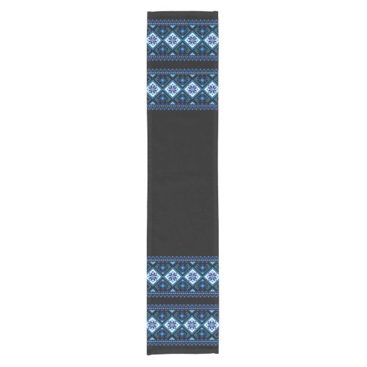 Ukrainian traditional vushuvanka folk pattern blue kurzer tischläufer (Vorderseite)