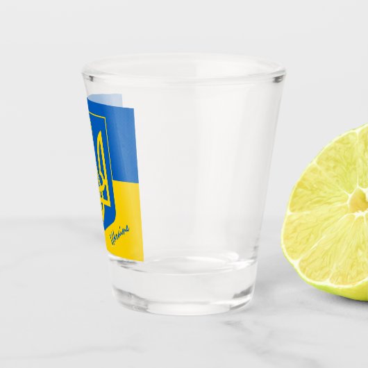 Ukrainische Flagge und ukrainische Landpatriotin / Schnapsglas (Rechts)