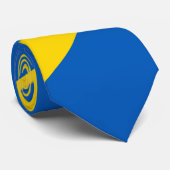 Ukrainische Flagge. Wappen. Krawatte (Gerollt)