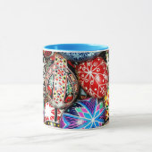 Ukrainische Ostereier, verziert und farbenfroh, Tasse (Zentrum)
