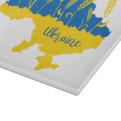 Ukrainische Typografie und Weizenohr auf ukrainisc Schneidebrett (Ecke)