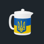 Ukrainischer Flaggenteapot<br><div class="desc">Fügen Sie Ihrer Teezeit eine lebendige Touch ukrainischen Geistes hinzu mit unserem exklusiven Teekessel mit der Flagge der Ukraine! Dieser Teekessel wurde mit viel Liebe zum Detail gestaltet und ist mehr als nur funktional, er ist eine Feier des ukrainischen Erbes und kulturellen Stolzes. Das kühne Design zeigt stolz die ikonisch...</div>
