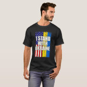 Ukrainischer Übersee steht mit der Ukraine T-Shirt (Vorne ganz)