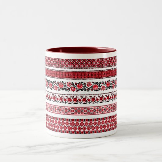 Ukrainisches ethnisches Muster Zweifarbige Tasse (Mittel)