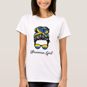 Ukrainisches Mädchen in Blau und Gelb, den Farben T-Shirt