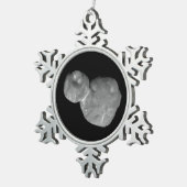 Ultima Thule Arrokoth Kuiper Belt Object Schneeflocken Zinn-Ornament (Rechts)