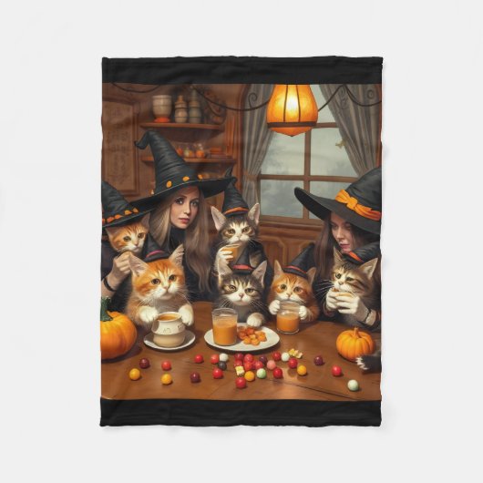 Ultimate Quirky Halloween Witch Café - Cats Chaos Fleecedecke (Vorderseite)
