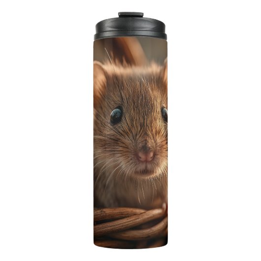 Ultra Close-up Portrait of an Adorable Wild Mouse Thermosbecher (Vorderseite)