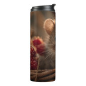 Ultra Close-up Portrait of an Adorable Wild Mouse Thermosbecher (Nach links gedreht)