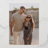 Ultra-Minimal | Kalligrafie Akzent Foto Hochzeit Folieneinladung (Rückseite)