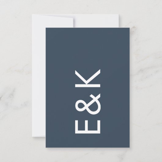 Ultra Modern Bold Navy Blue Monogram Wedding RSVP Karte (Rückseite)