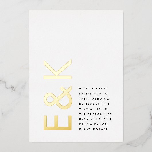 Ultra-MODERNES Monogramm Einfache Hochzeit REAL GO Folieneinladung (Vorderseite)