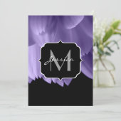 Ultra violette Blume Blätter schwarz Monogramm Ein Einladung (Stehend Vorderseite)