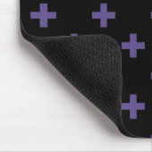 Ultra violette Polka kreuzt schwarz Mousepad (Ecke)