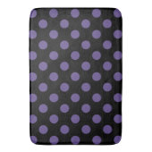 Ultra violette Polka Punkte auf schwarz Badematte (Vorderseite Vertikal)