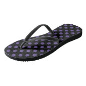 Ultra violette Polka Punkte auf schwarz Badesandalen (Schrägansicht)
