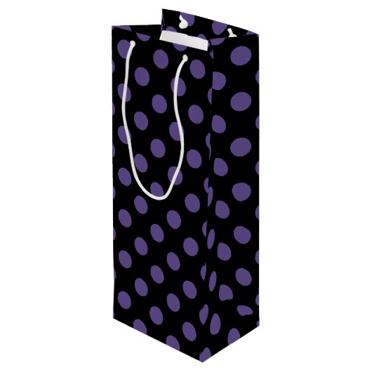 Ultra violette Polka Punkte auf schwarz Geschenktüte Für Weinflaschen (Rückseite Schrägansicht)