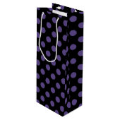 Ultra violette Polka Punkte auf schwarz Geschenktüte Für Weinflaschen (Vorderseite Schrägansicht)