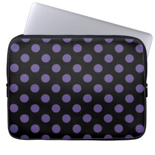 Ultra violette Polka Punkte auf schwarz Laptopschutzhülle