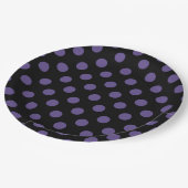 Ultra violette Polka Punkte auf schwarz Pappteller (Schrägansicht)