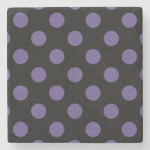 Ultra violette Polka Punkte auf schwarz