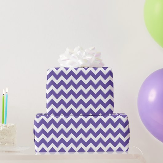 Ultra-violettes, lila-weißes Zickzack Muster Geschenkpapier (Partygeschenke)