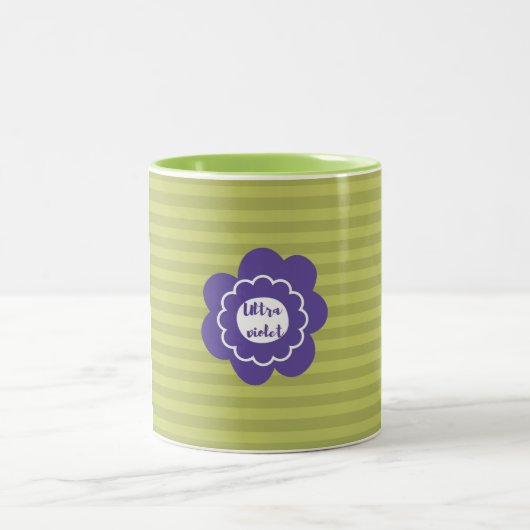 Ultra-violettes Panton 2018-Design Zweifarbige Tasse (Mittel)