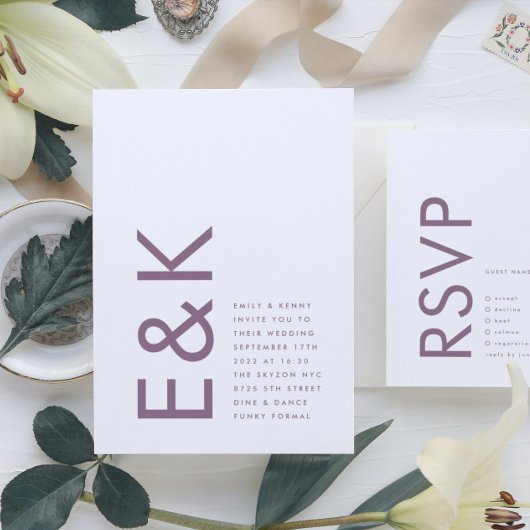 UltraLila und weiß - Modern fett große Monogramme Einladung