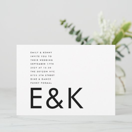 Ultramoderne BOLD-Monogramm-Hochzeit Einladung (Stehend Vorderseite)