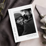 Ultramoderne Minimalistische Typografie-Foto-Hochz Save The Date<br><div class="desc">Verkünden Sie Ihre kommende Hochzeit mit unserem hochmodernen Minimalistischen Typografie-Foto Wedding Save the Date. Das Design ist sehr modern und minimalistisch und das Foto ist wunderschön.</div>