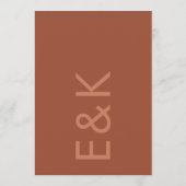 Ultramoderne Wüste kühne Monogram Terracotta Einladung (Rückseite)