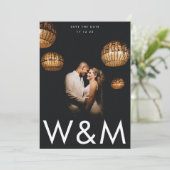 Ultramoderner, fettweißer QR-Code für Monogramm Save The Date (Stehend Vorderseite)