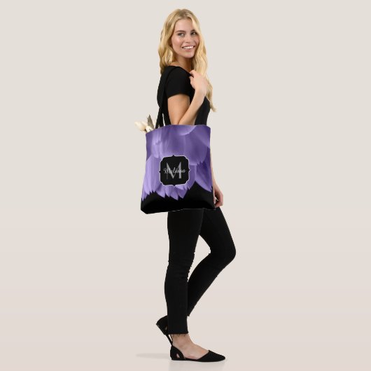 Ultraviolett lila Blume-Blätter schwarz Tasche (Am Model)