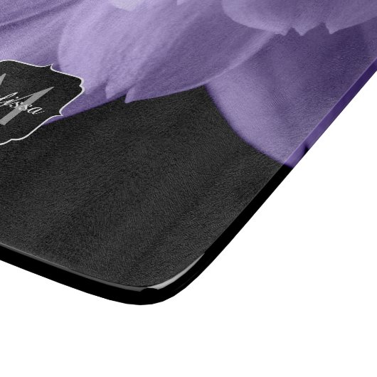 Ultraviolett, lila Blume, Schwarz Monogramm Schneidebrett (Ecke)