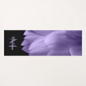 Ultraviolett, lila Blume, Schwarz Monogramm Yogamatte (Vorderseite (Horizontal))