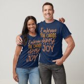 Umarme das Chaos, wähle Freude T-Shirt (Unisex)