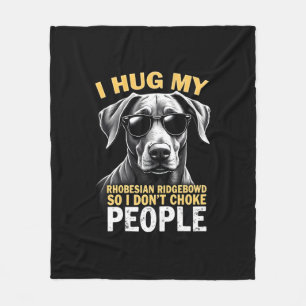 Umarme meinen Rhodesian Ridgeback, damit ich Leute Fleecedecke