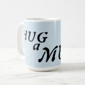 Umarmen einer Tasse (Vorderseite Links)