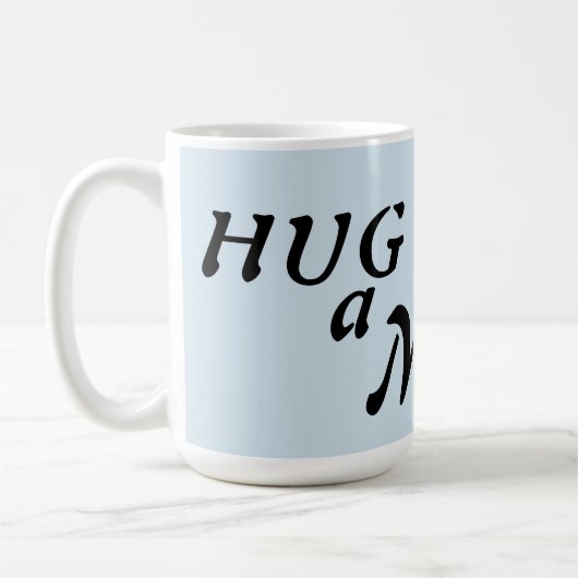 Umarmen einer Tasse (Links)