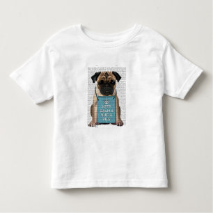 Umarmen eines Mops Kleinkind T-shirt