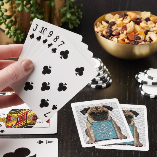 Umarmen eines Mops Spielkarten (In Situ)