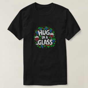 Umarmen in einem Glas T-Shirt