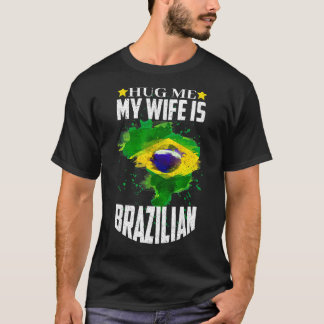 Umarmen Sie mich meine Ehefrau ist Brasilianerin T-Shirt